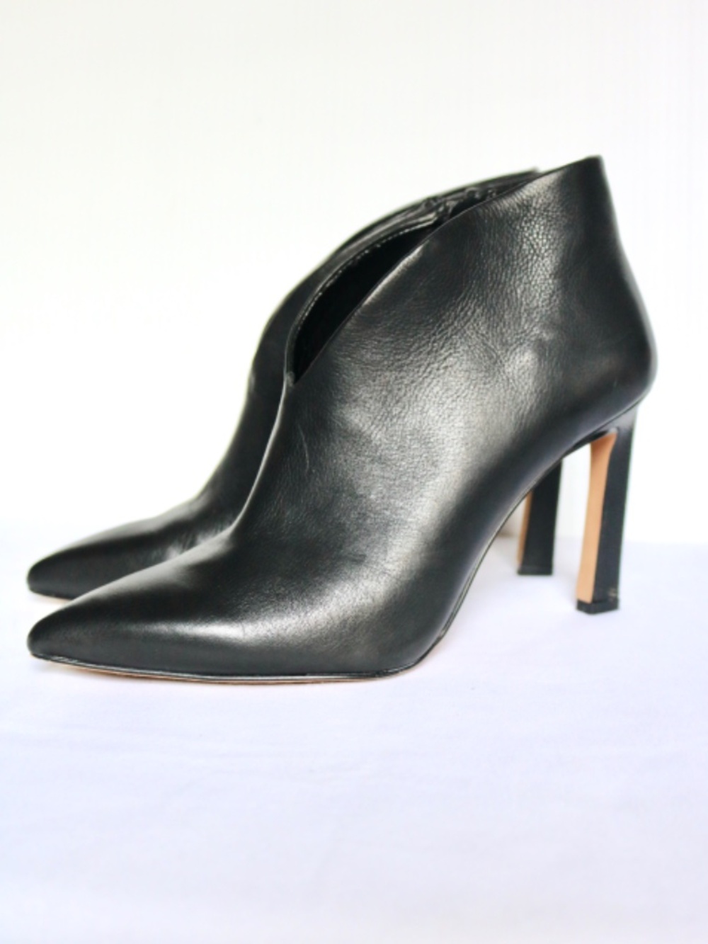 VINCE CAMUTO Black Leather 3.5" Heels Ankle Boots Zippered Women's Size 7 Fall